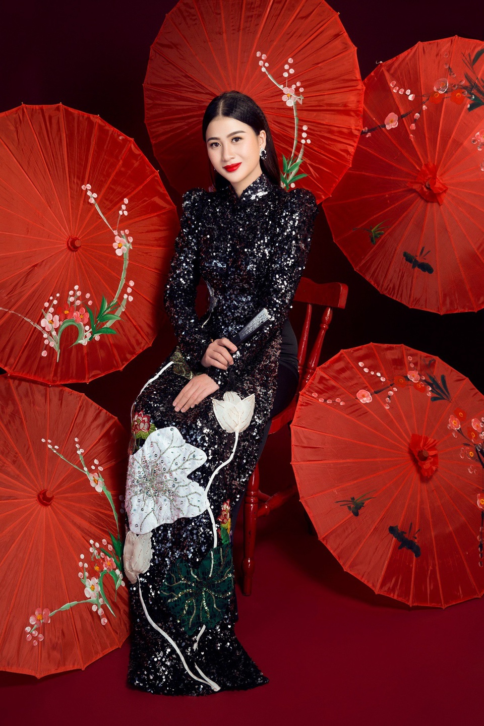 Người đẹp mong muốn qua bộ ảnh áo dài này, sẽ gửi lời cảm ơn chân thành tới những người đã và đang ủng hộ cô.