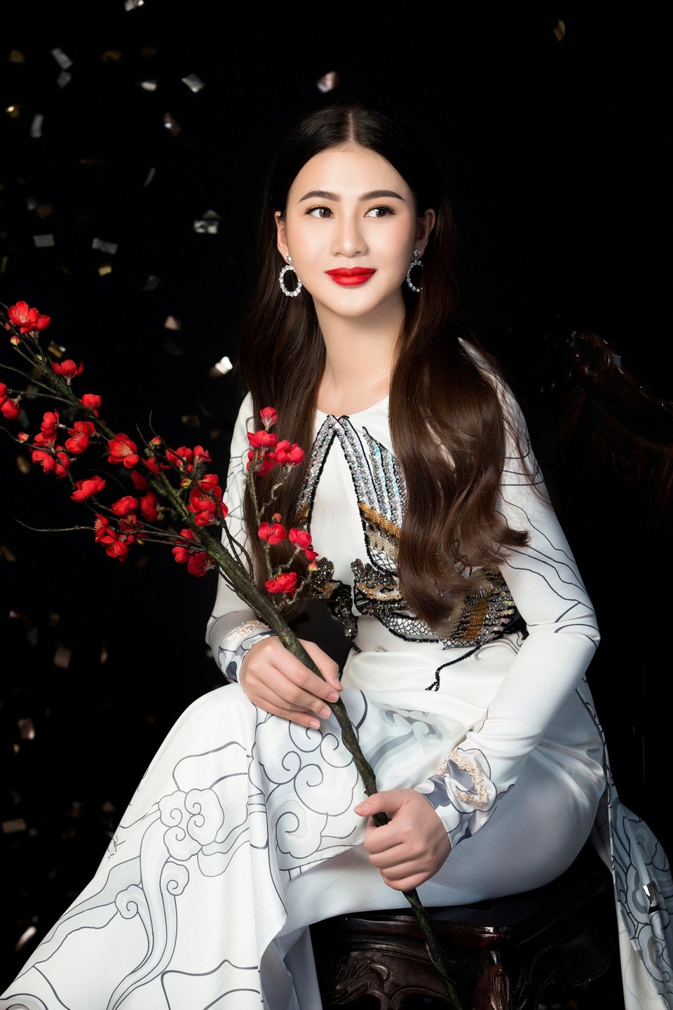 Chân dài Việt giãi bày chuyện bị đại gia và đồng nghiệp "gạ tình đổi tiền" - 15