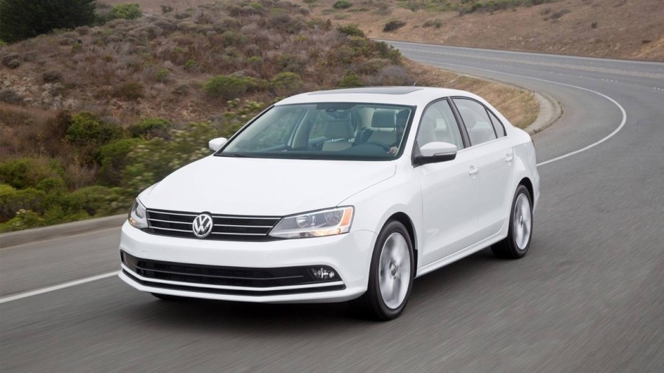 
6. Volkswagen Jetta (doanh số: 539.991 xe) Dù doanh số năm 2017 sụt giảm 11,5% so với năm 2016, nhưng Jetta vẫn duy trì được vị trí thứ 6 trong bảng xếp hạng.
