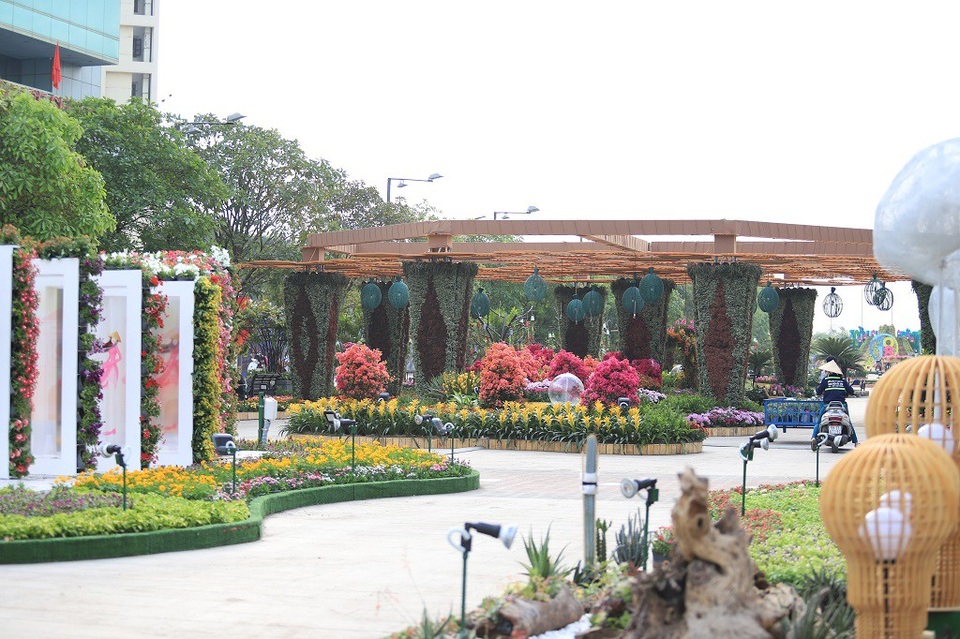 TPHCM: Tham quan đường hoa Nguyễn Huệ gửi xe ở đâu? - 2 Đường hoa Nguyễn Huệ đã sẵn sàng chào đón du khách đến tham quan, trải nghiệm