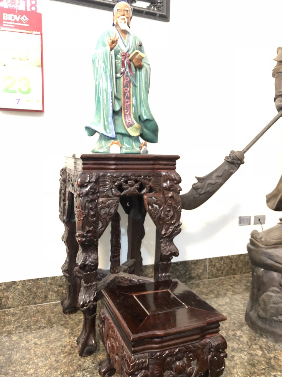 Mê mẩn bộ bàn ghế "thập thất long", trả ngay 5 tỷ đồng chủ nhà vẫn lắc đầu - 13 Mê mẩn bộ bàn ghế "thập thất long", trả ngay 5 tỷ đồng chủ nhà vẫn lắc đầu - 13