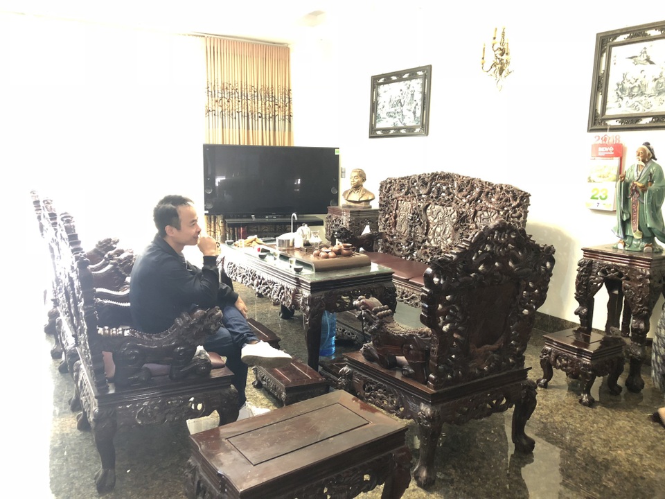 Mê mẩn bộ bàn ghế "thập thất long", trả ngay 5 tỷ đồng chủ nhà vẫn lắc đầu - 15 Mê mẩn bộ bàn ghế "thập thất long", trả ngay 5 tỷ đồng chủ nhà vẫn lắc đầu - 15
