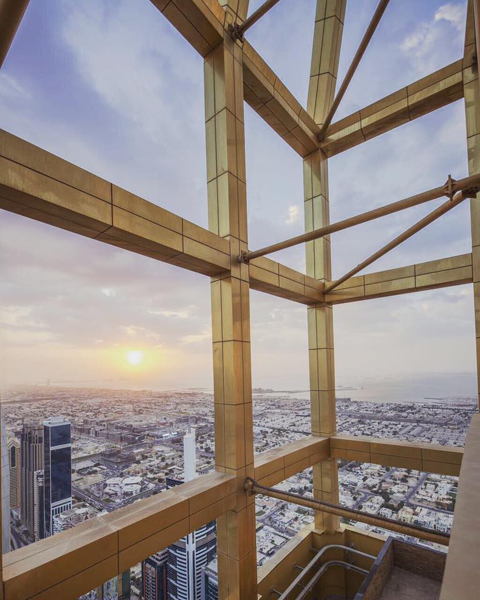 Dubai khai trương khách sạn chọc trời cao nhất thế giới - 6
Khung cảnh Dubai tuyệt đẹp từ trên mái khách sạn (Ảnh: Facebook)