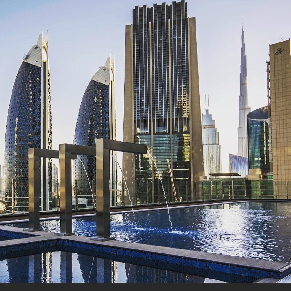 Dubai khai trương khách sạn chọc trời cao nhất thế giới - 9
Bể bơi ngoài trời (Ảnh: Facebook)