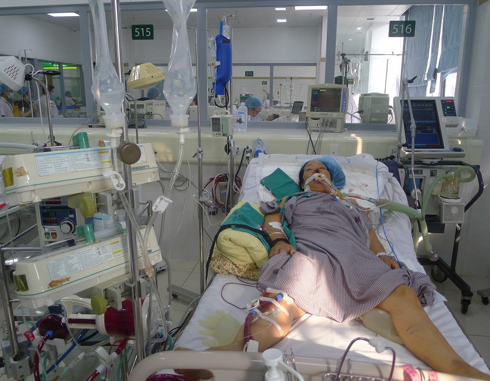 "Con chỉ có mình mẹ thôi, xin mẹ đừng chết !" - 3 Gia đình chị Khuyên đã bán nhà nhưng cũng chỉ đủ tiền điều trị trong 10 ngày qua.