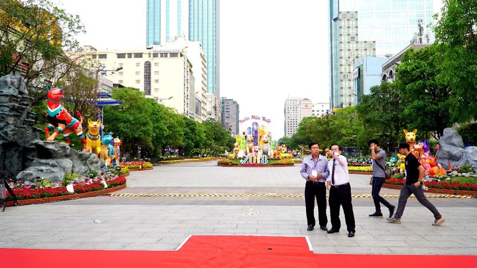 TPHCM: Tham quan đường hoa Nguyễn Huệ gửi xe ở đâu? - 8 Không khí khẩn trương trước giờ khai mạc