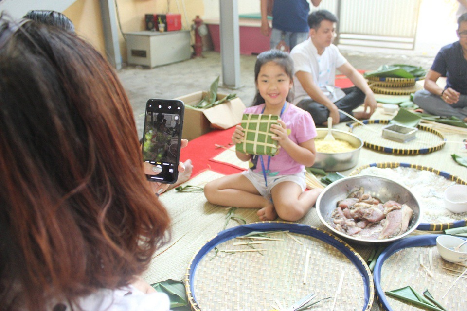 Tết này bố mẹ hãy lì xì con “ thời gian”! - Ảnh 3.