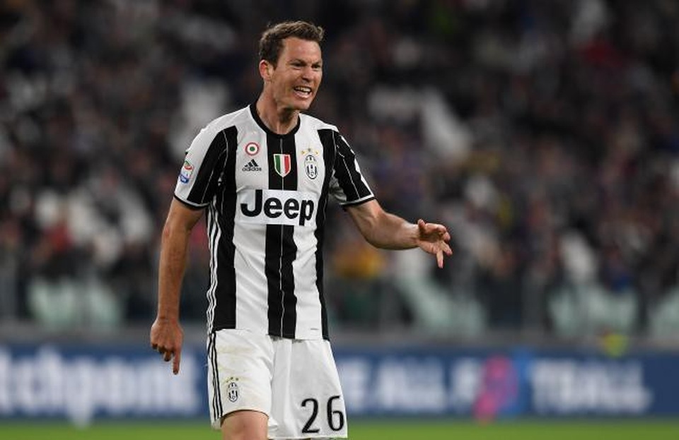 Trước vòng knock-out Champions League: Các đội bóng đã thay đổi ra sao? - 3
Stephan Lichtsteiner