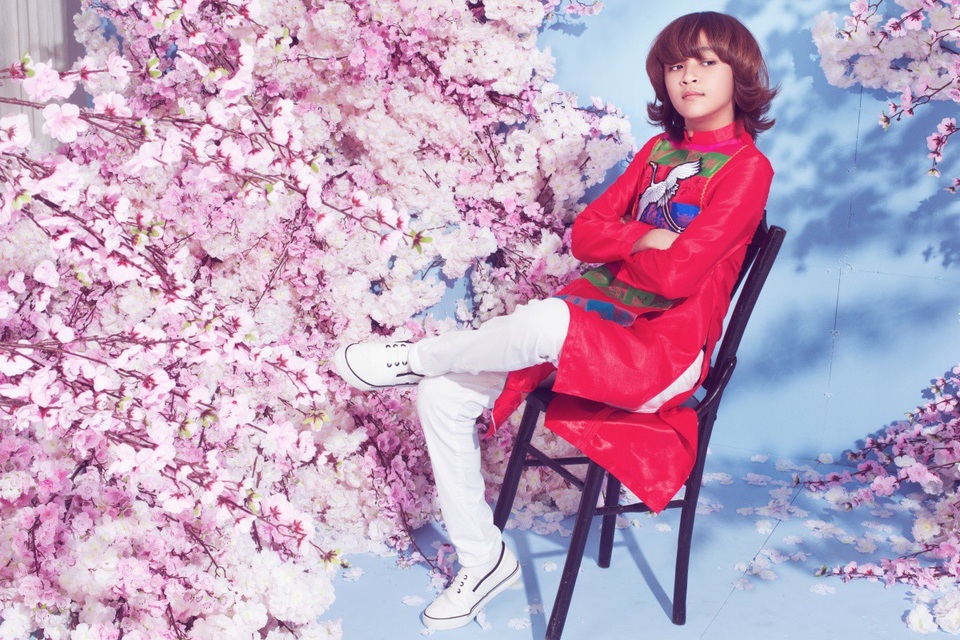 Thời gian gần đây, Thiên Khôi rất chú trọng trong việc xây dựng hình ảnh bản thân, cậu bé thay đổi gu thời trang phong cách, bụi bặm và trưởng thành hơn.