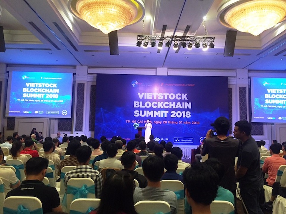 Nóng vội với tiền ảo: Tiền mất tật mang - 1 Hội nghị Vietstock Blockchain Summit 2018 diễn ra tại TPHCM.