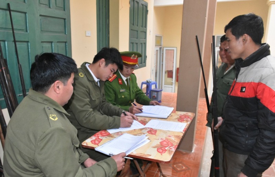 
Xử phạt đối tượng sử dụng súng săn trái phép
