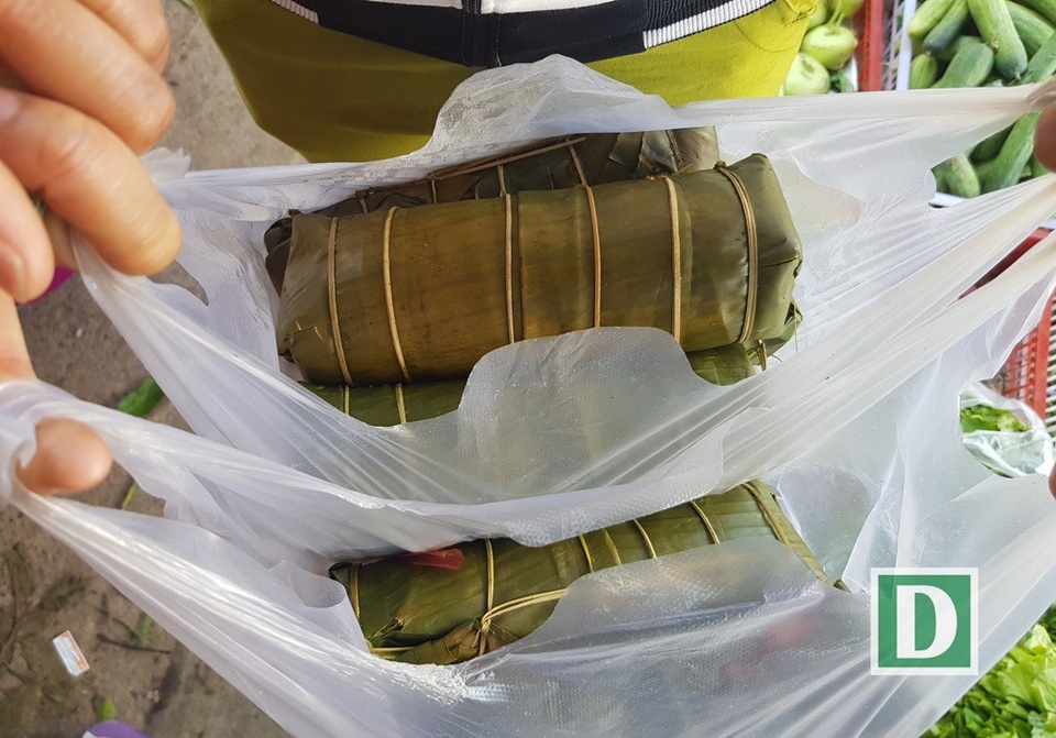 Giá bánh Tét trên đảo cũng tương đương như ở đất liền, từ 50.000-60.000 đồng/bánh (loại lớn)