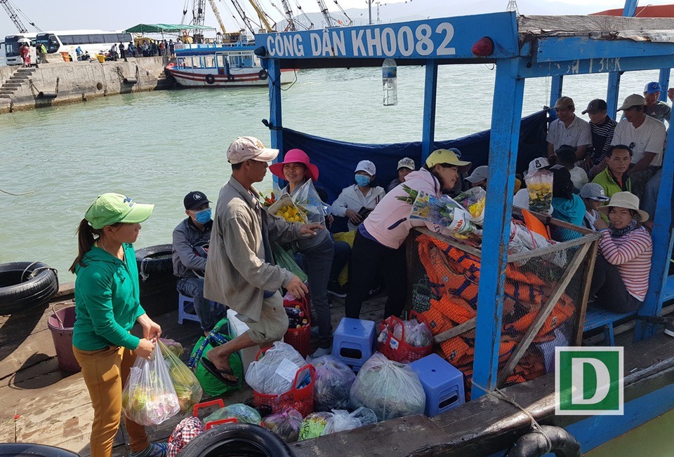 Hàng hóa là những nhu yếu phẩm phục vụ cho nhu cầu ăn Tết của người dân trên đảo