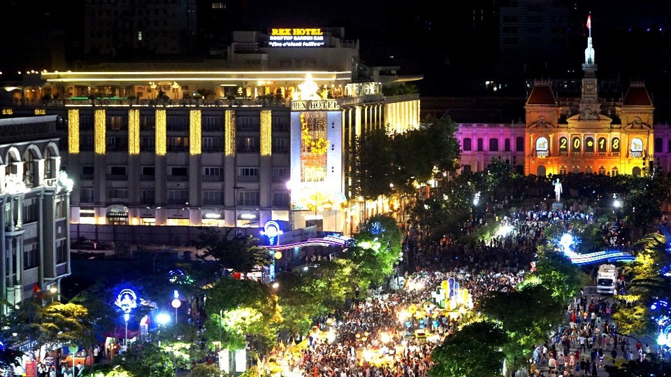 Đường hoa Mậu Tuất chính thức mở cửa chào xuân