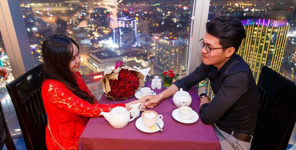 Nhiều cặp đôi mặc áo cặp đón lễ tình nhân sớm vì cận tết - 6 Một không gian lãng mạn dành cho các cặp đôi