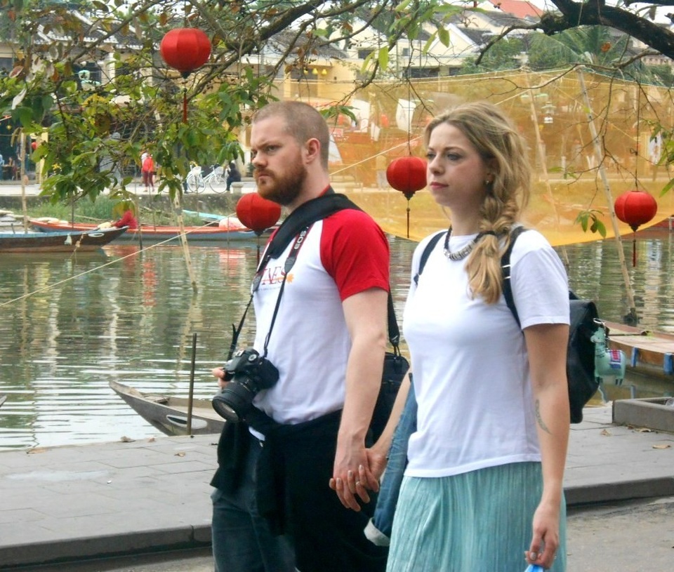 Bạn trẻ háo hức với Valentine lãng mạn ở phố cổ Hội An - 9