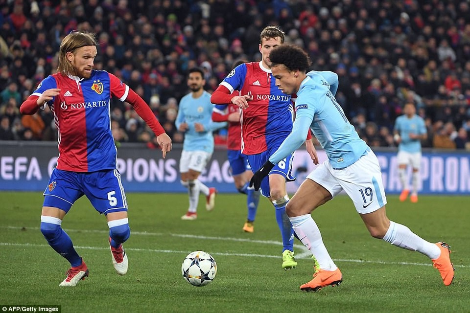 Basel 0-4 Man City: Đẳng cấp vượt trội - 3
Sane (phải) bình phục thần kỳ, anh vào sân ở phút 56