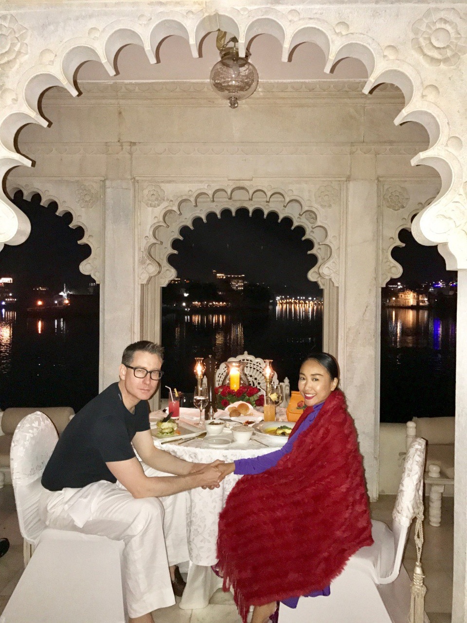 Buổi tối lãng mạn và riêng tư để đón sinh nhật của Đoan Trang, ông xã đã book riêng 1 phần của tòa dinh thự để chỉ dành không gian và thời gian của đêm ấy cho riêng hai vợ chồng.