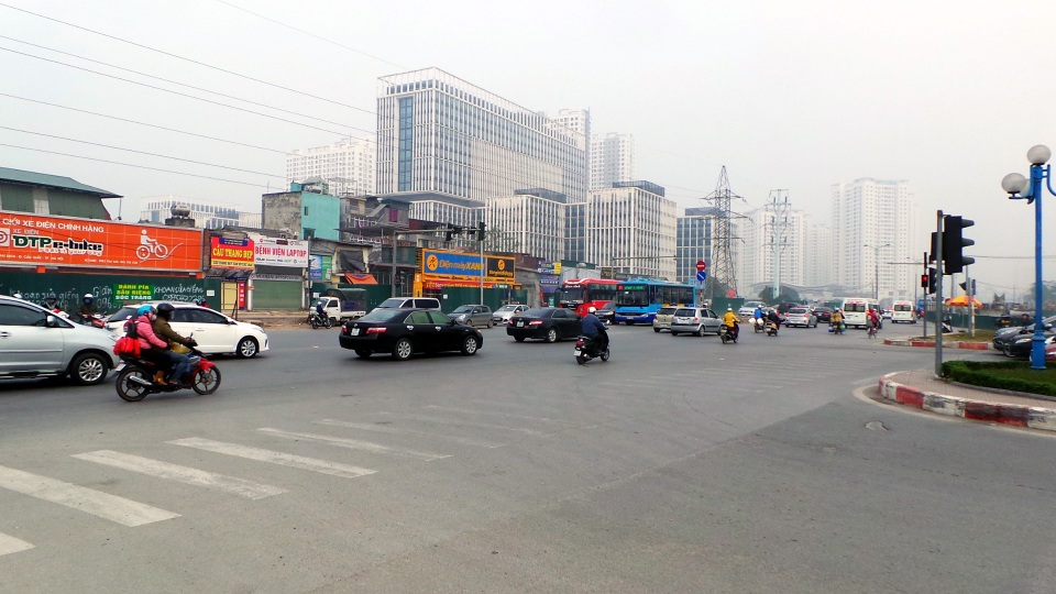 Bến xe, đường phố Hà Nội “hạ nhiệt” ngày 29 Tết - 5 Nga ba Phạm Văn Đồng - Hoàng Quốc Việt thông thoáng lạ thường.