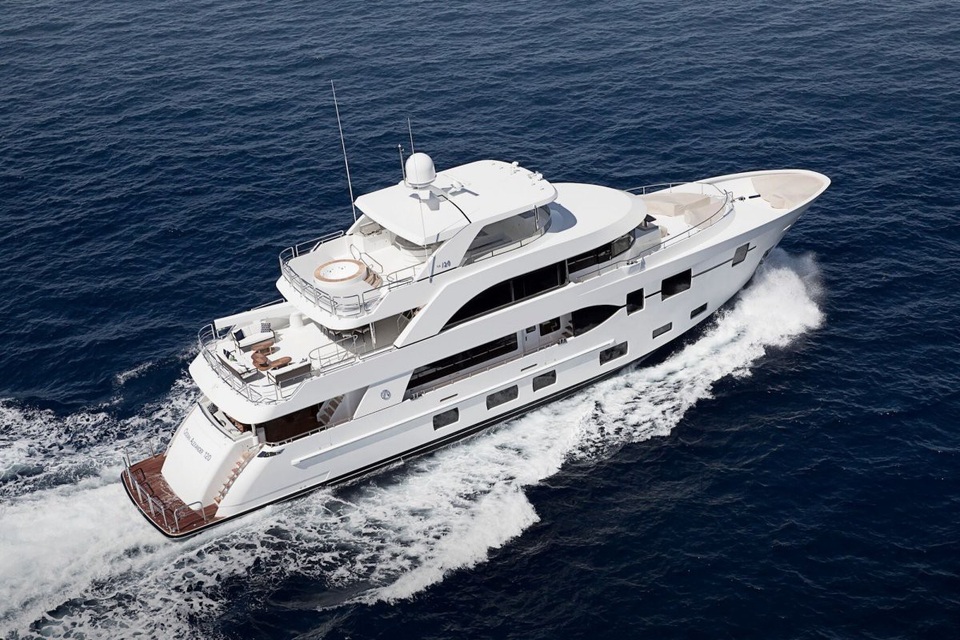 Mãn nhãn với những siêu du thuyền xa xỉ nhất đang được rao bán - 5 Siêu du thuyền Ocean Alexander Megayacht đắt thứ 3 trong buổi triển lãm du thuyền tại Miami. (Nguồn: BI)