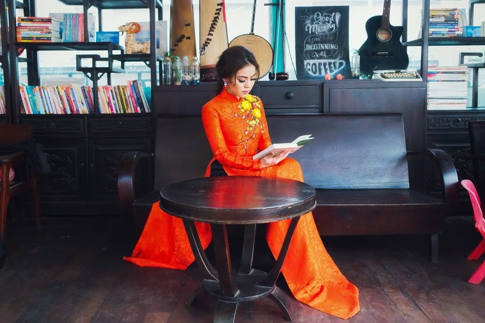 Hải Yến Idol chia sẻ nỗi lòng 8 năm làm dâu chưa được về nhà mẹ ăn Tết - 5 Nữ ca sĩ gốc Hà thành cho biết, 8 năm đi hát, năm nào cũng vậy cô sẽ không nhận lịch diễn từ ngày 23 tháng Chạp, để dành thời khắc đó cho gia đình, bởi với Hải Yến “Tết là dịp dành cho gia đình và cho con trai”.