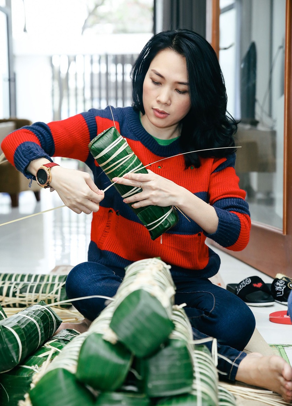 Và cột dây để hoàn thành một chiếc bánh Tét đẹp mắt. Trong nhiều nghệ sĩ, Mỹ Tâm là ca sĩ hạng A sau nhiều năm vẫn giữ vững vị trí của mình, tuy nhiên lúc nào cô cũng chọn cho mình cách sống khá giản dị và gần gũi