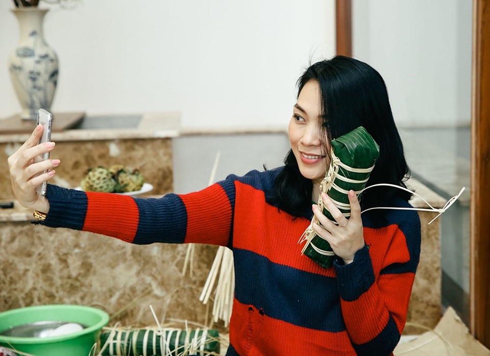 Mỹ Tâm còn chụp ảnh tự sướng để khoe thành tích của mình với khán giả