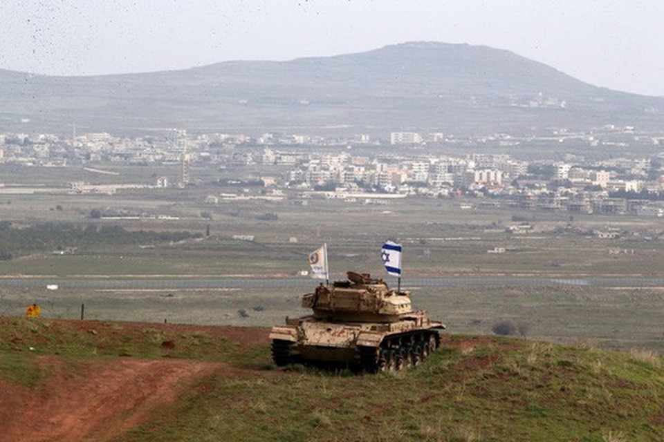 Israel không kích Syria: Không có người thắng! - 1
Xe quân sự của Israel trên cao nguyên Golan gần biên giới với Syria. Ảnh: REUTERS