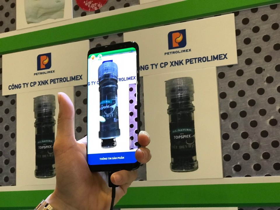 Ứng dụng công nghệ tương tác tại Lễ công bố Hàng Việt Nam chất lượng cao - 2 Diễn đàn CEO trẻ và công nghệ: