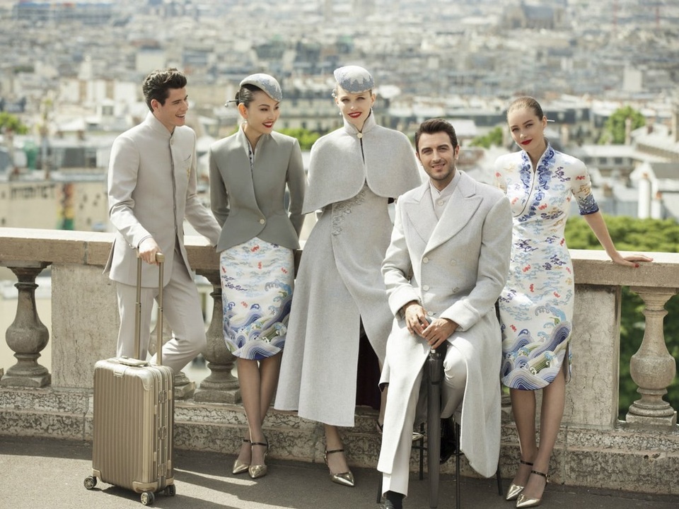 Những hãng hàng không có đồng phục thanh lịch nhất thế giới - 9