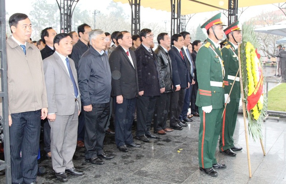 Tri ân các anh hùng, liệt sĩ nhân dịp Tết Nguyên đán - 1 Tri ân các anh hùng, liệt sĩ nhân dịp Tết Nguyên đán - 1