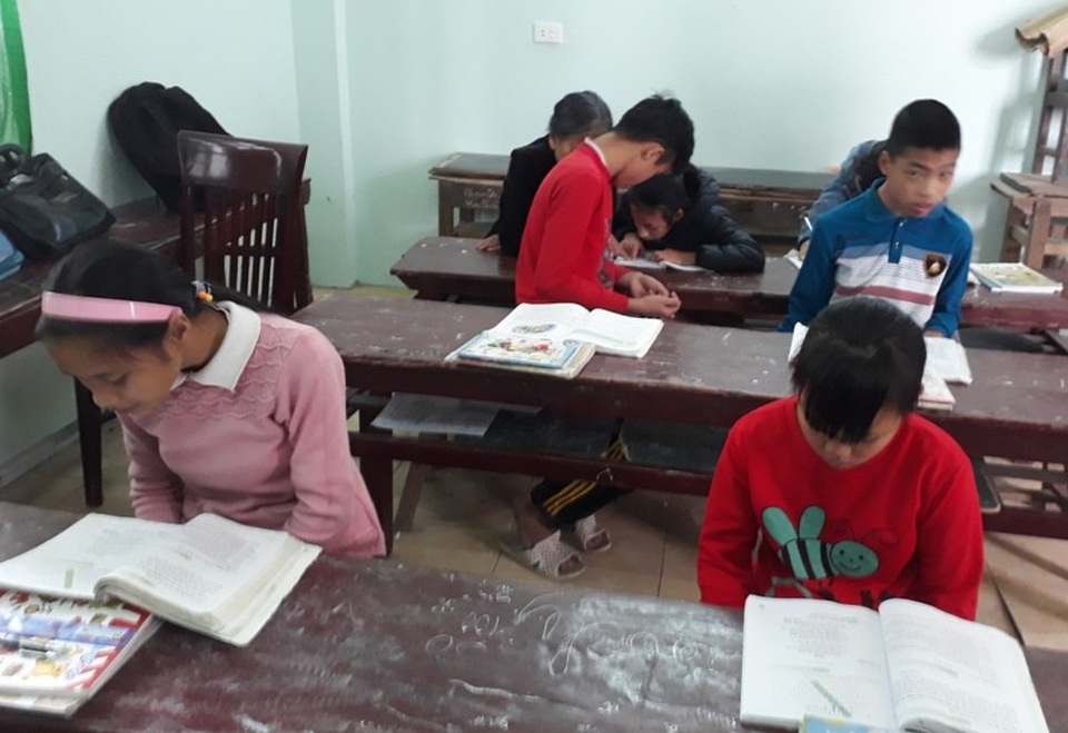 Bà giáo U80 của học sinh nghèo vùng biển - 2 Học sinh của cô giáo Thông chủ yếu là những em kém may mắn trong xã hội