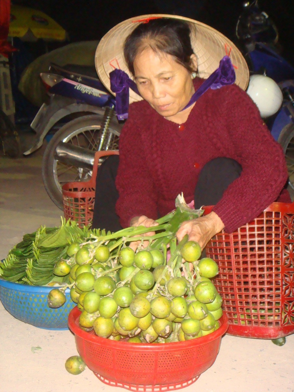 Độc đáo ngôi chợ nhóm một ngày trong năm - 4 Trầu cau món hàng chủ đạo bán ở chợ Gò