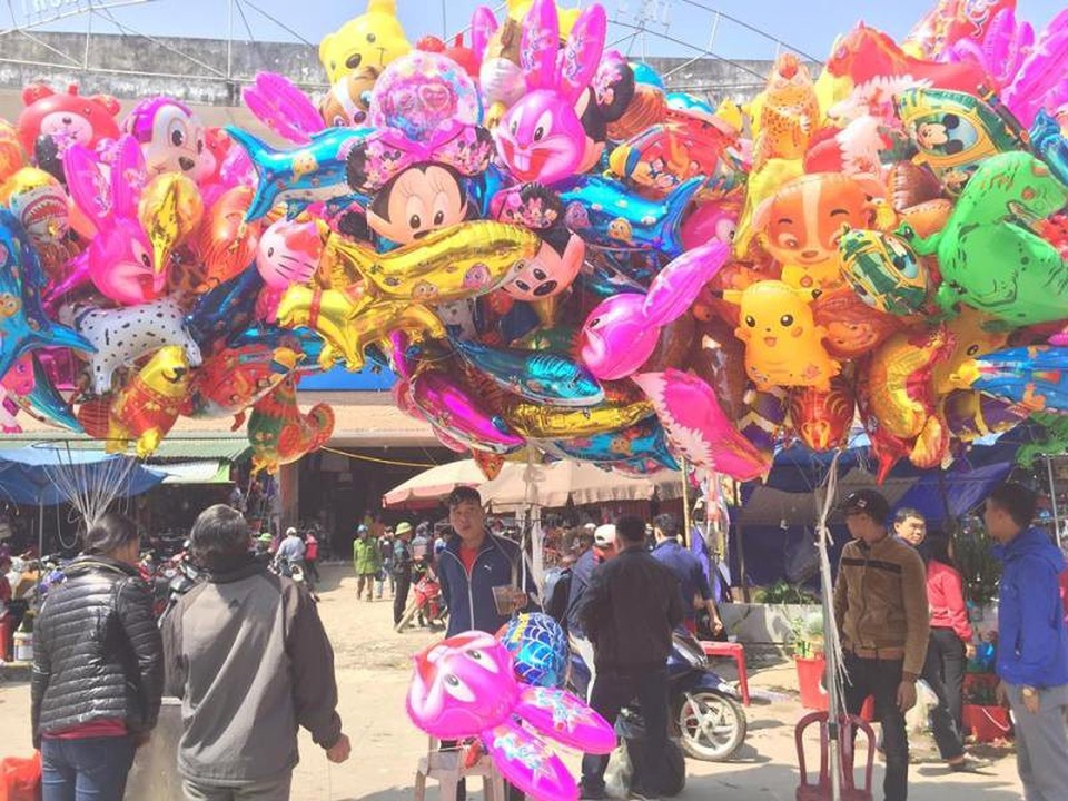 
Bóng bay với nhiều sắc màu, kiểu dáng - thức quà yêu thích cho con trẻ.
