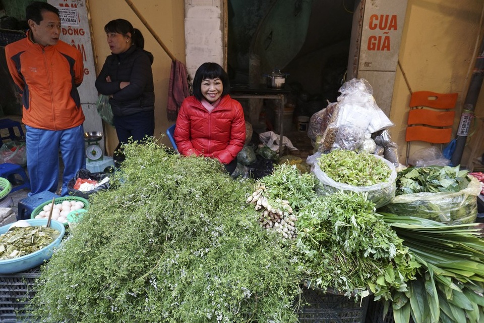 Phiên cuối năm tại "chợ nức tiếng" giữa lòng phố cổ Hà Nội - 11 Các loại lá thơm dùng để đun nước tắm.