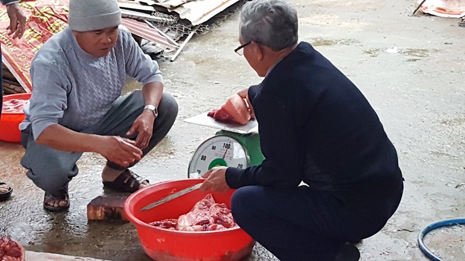 30 Tết, thôn xóm hồ hởi chia thịt bò, heo “nuôi chung” - 3