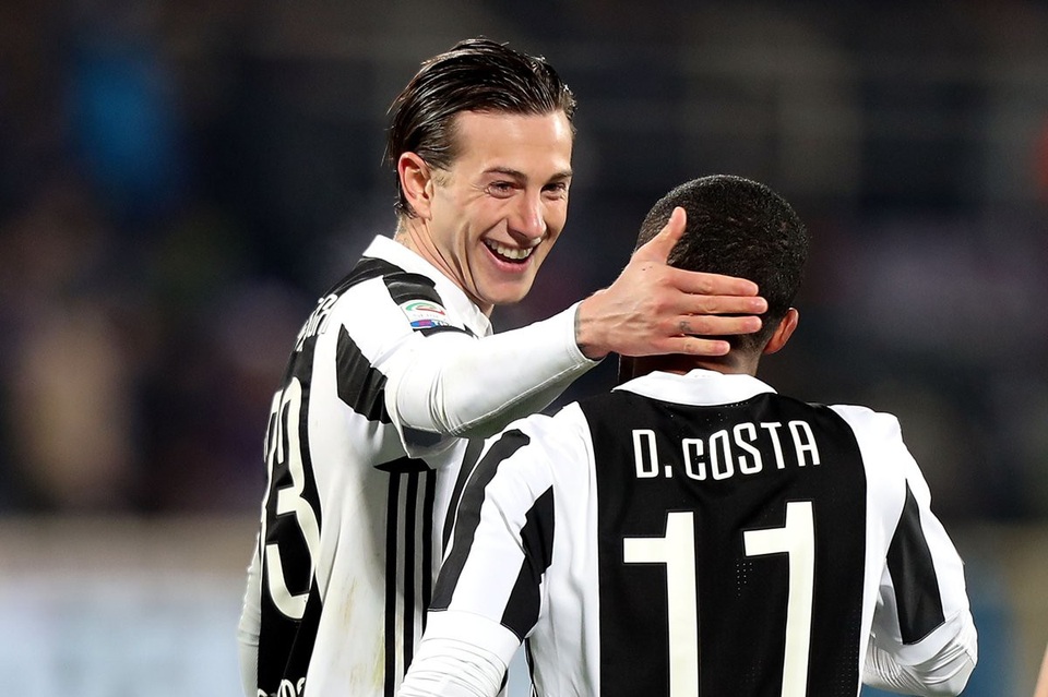 Bernardeschi đã bất ngờ trở thành gương mặt đá chính ở Juventus trong thời gian qua. Cầu thủ này có thể chiếm luôn vị trí chạy cánh phải của Candreva ở đội tuyển Italia sau bước thăng tiến mạnh mẽ ở mùa này.