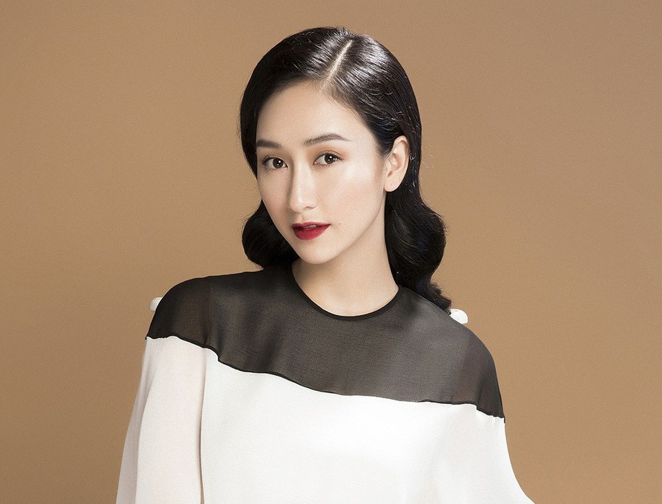 Hà Thu chúc quý khán giả năm mới nhiều tài lộc, luôn khỏe, luôn vui và hạnh phúc. Khi chúng ta vui và hạnh phúc ta mới có thể làm được nhiều thứ. Nhiều niềm vui và nhiều cơ hội để phát triển công việc và luôn có gia đình để trở về sau những mệt mỏi trong cuộc sống.