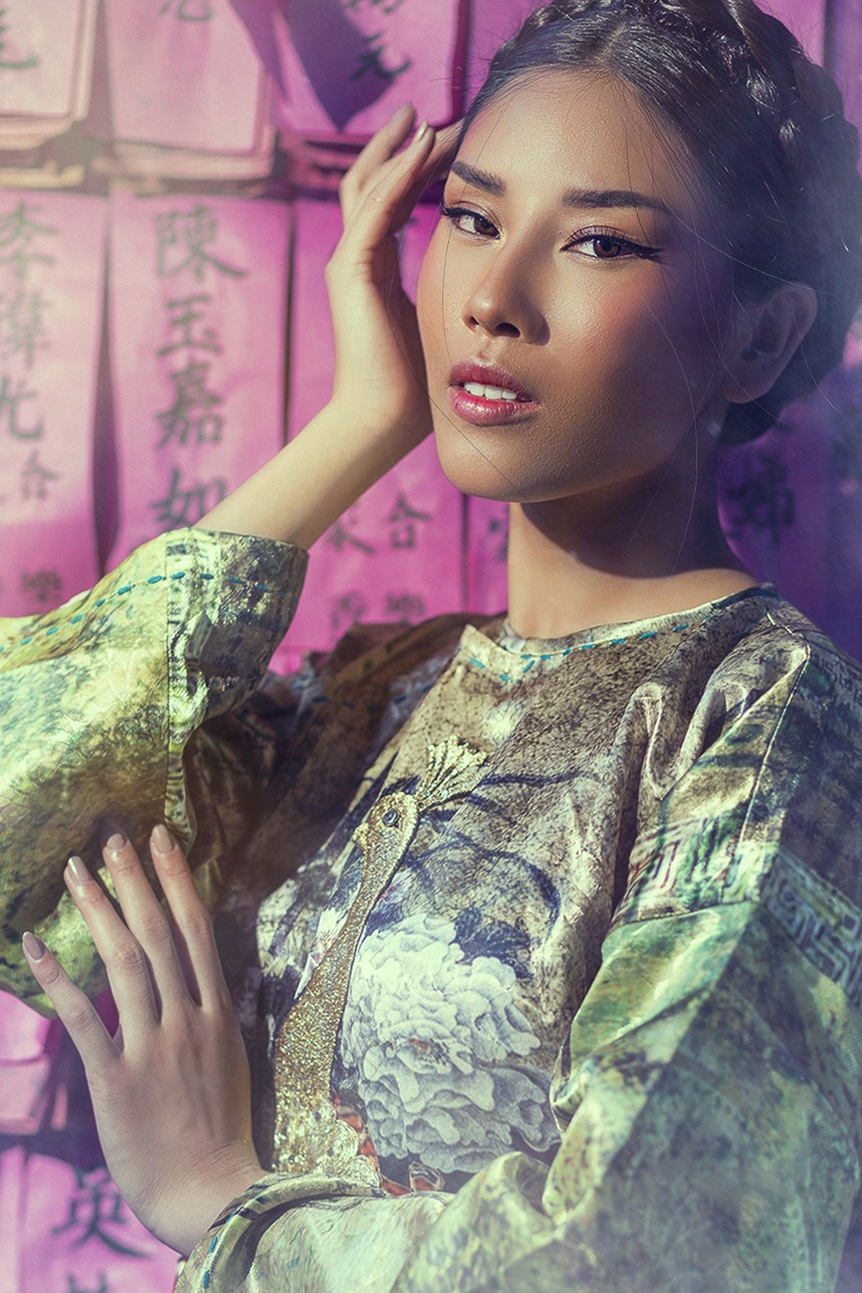 Á hậu Nguyễn Thị Loan gửi đến người hâm mộ sắc đẹp một bộ ảnh với phong cách đậm chất châu Á như là món quà mà cô muốn dành tặng và tri ân khán giả nhân dịp đầu năm mới Xuân Mậu Tuất 2018.