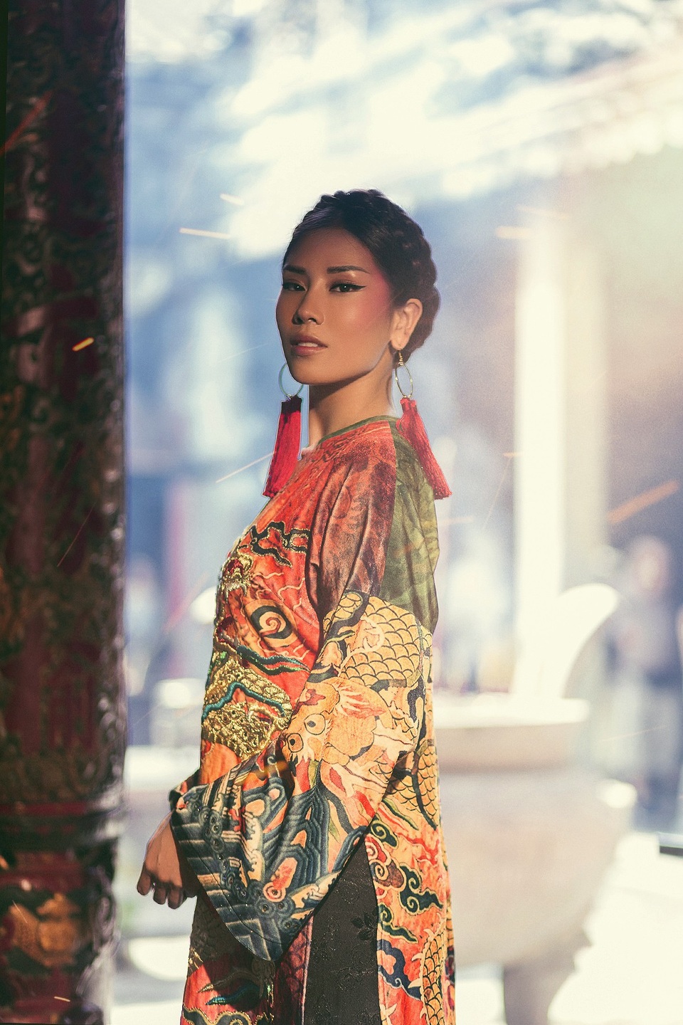 Và hình tượng mà Loan ấp ủ chính là Hoàng hậu Nam Phương, một người phụ nữ luôn giữ được thần thái kiêu sa, thanh lịch và toát lên được sự uy quyền của một người đứng đầu”, cô nói.