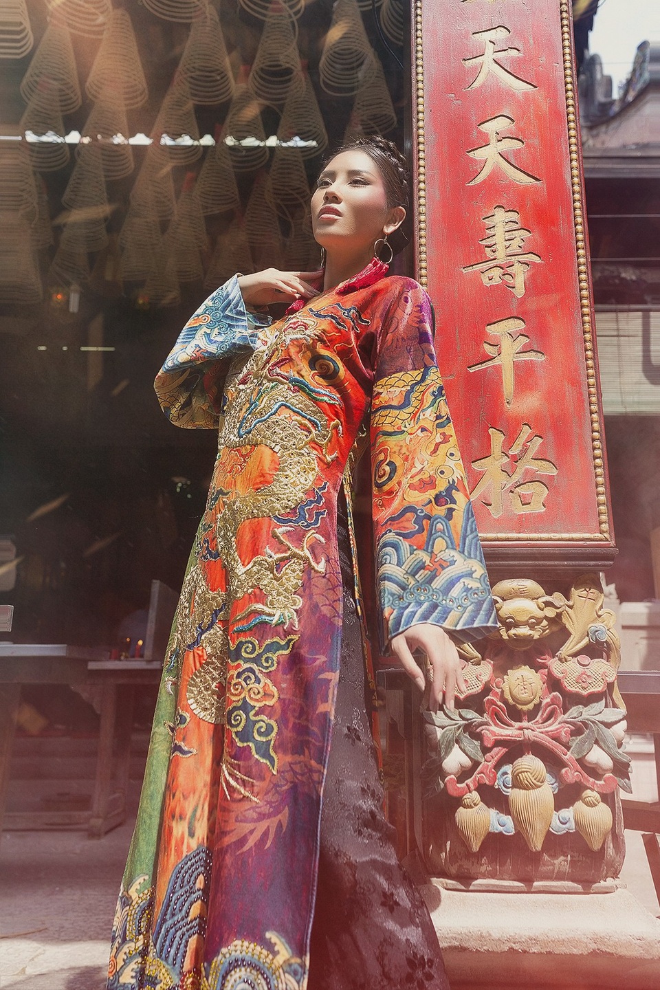 Thông qua bộ ảnh này, Á hậu Nguyễn Thị Loan một lần nữa gửi lời tri ân đến khán giả, độc giả đã dành tình cảm cho mình và gửi lời chúc An khang - Thịnh vượng đến mọi người.