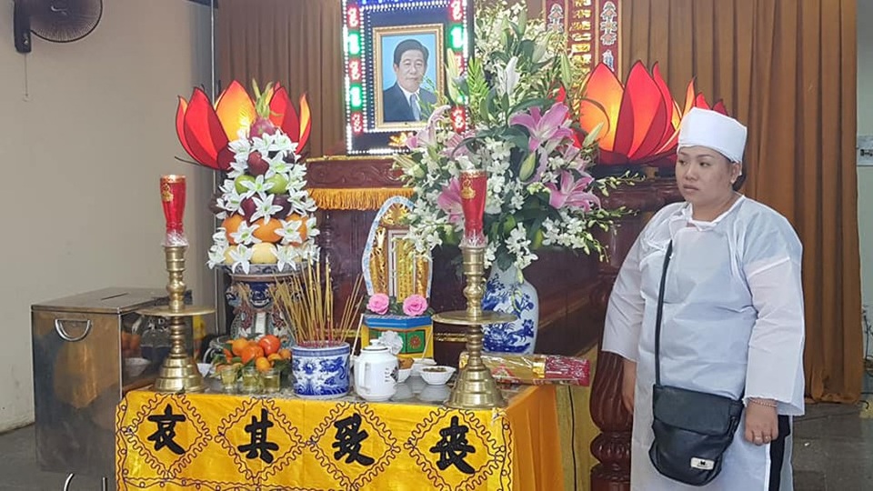 Đồng nghiệp tiếc thương đưa tiễn nghệ sĩ Nguyễn Hậu về nơi xa - 1 Đồng nghiệp tiếc thương đưa tiễn nghệ sĩ Nguyễn Hậu về nơi xa - 1