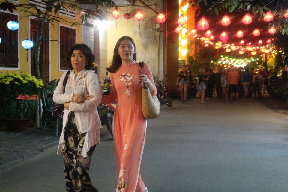 Pháo hoa bừng sáng, người dân cả nước nao nức mừng năm mới - 54 Pháo hoa bừng sáng, người dân cả nước nao nức mừng năm mới - 54