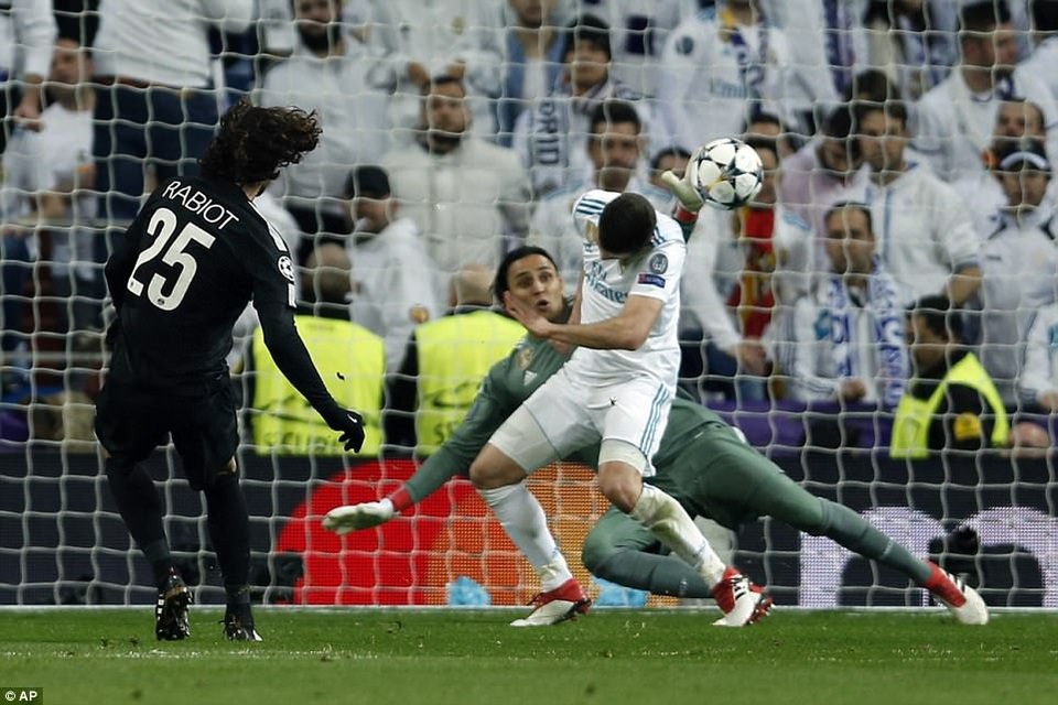 Real Madrid 3-1 PSG: Cú đúp của C.Ronaldo - 1
PSG là đội dẫn trước nhở công của Rabiot