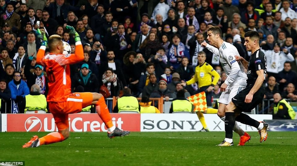 Những khoảnh khắc Real Madrid nhấn chìm PSG tại Bernabeu - 19
Thủ thành Areola dù rất cố gắng nhưng vẫn nhận ba bàn thua ở trận đấu này