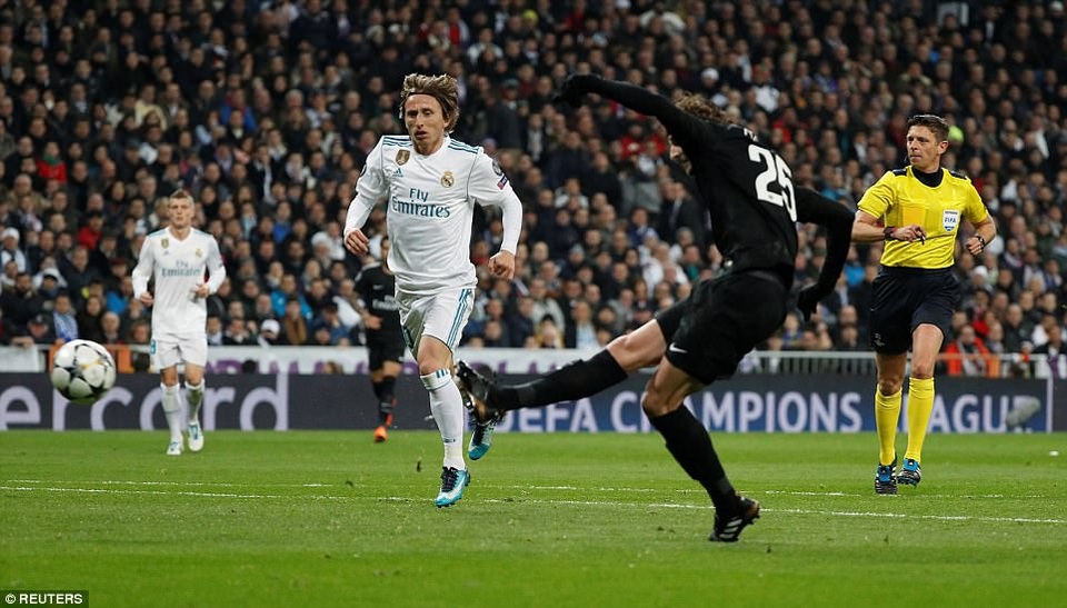Những khoảnh khắc Real Madrid nhấn chìm PSG tại Bernabeu - 17
PSG sẽ đối diện với nhiều khó khăn, trước cuộc tái đấu tại Paris ngày 6/3 tới