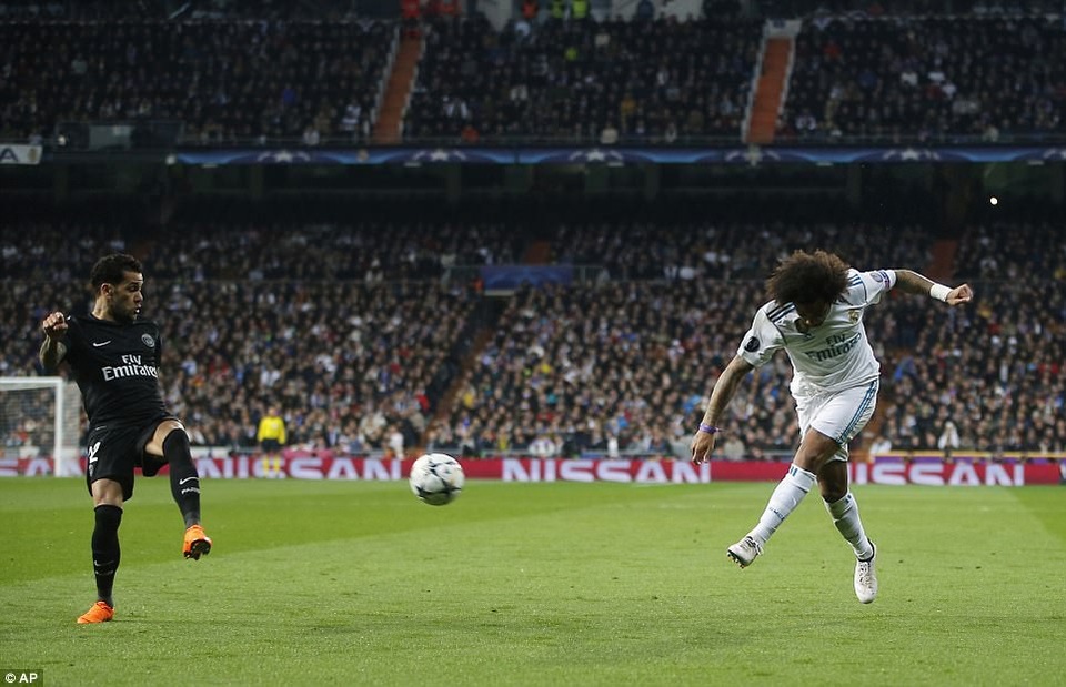 Những khoảnh khắc Real Madrid nhấn chìm PSG tại Bernabeu - 12
Marcelo luôn có duyên ghi bàn thắng quan trọng cho Real Madrid