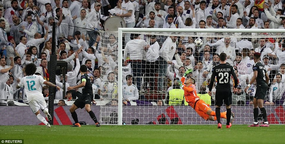 Những khoảnh khắc Real Madrid nhấn chìm PSG tại Bernabeu - 10
Tình huống Marcelo ấn định thắng lợi 3-1 cho Real Madrid ở phút 87