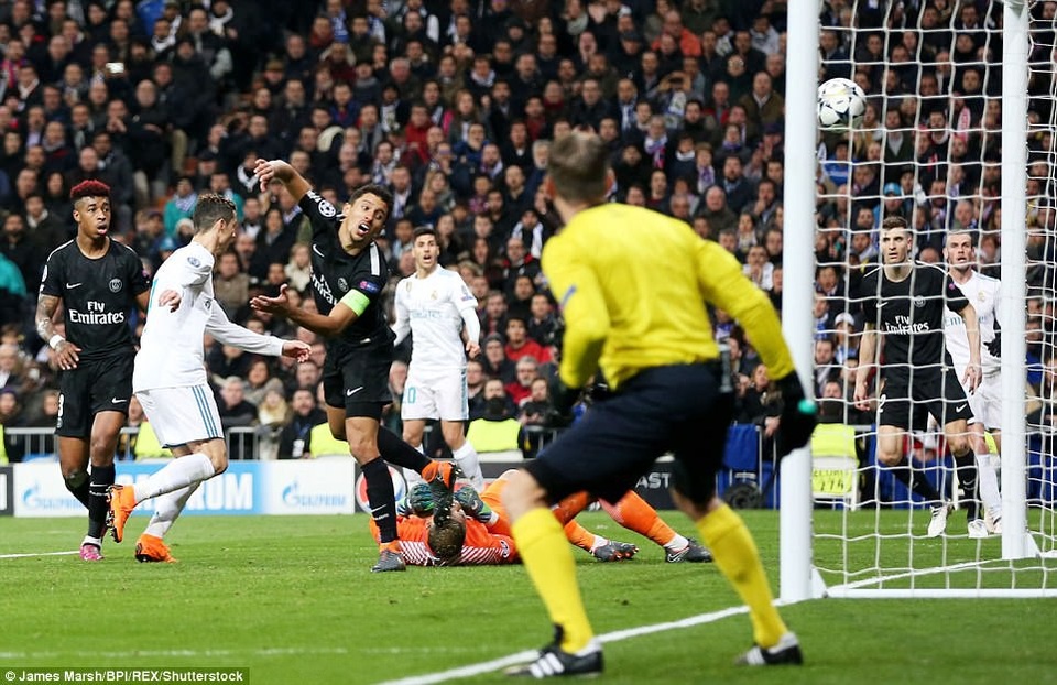 Những khoảnh khắc Real Madrid nhấn chìm PSG tại Bernabeu - 4
Real Madrid vẫn cho thấy kinh nghiệm và sự già dơ khi đối diện PSG