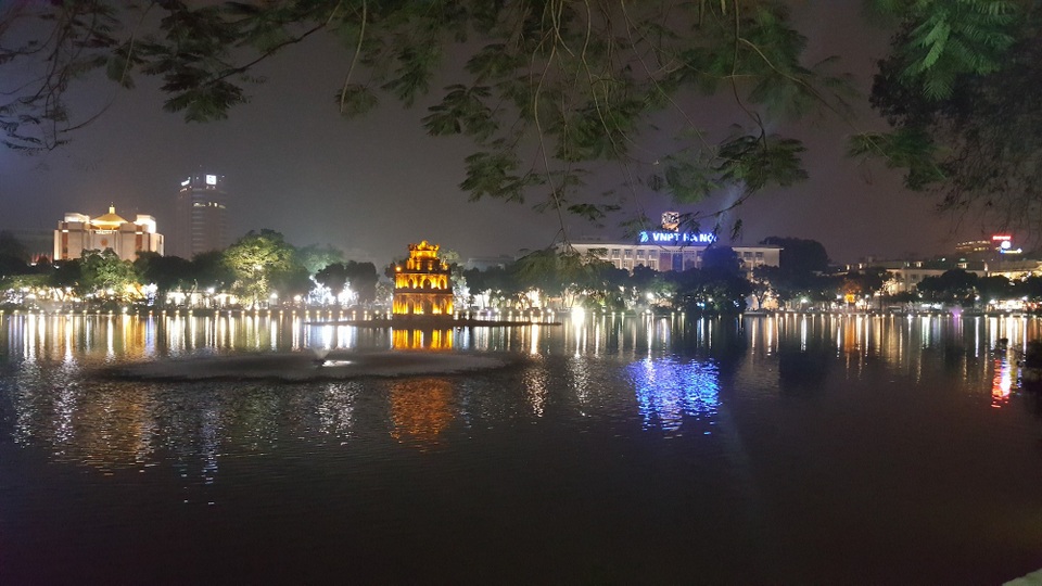 Pháo hoa bừng sáng, người dân cả nước nao nức mừng năm mới - 19 Tháp Rùa.